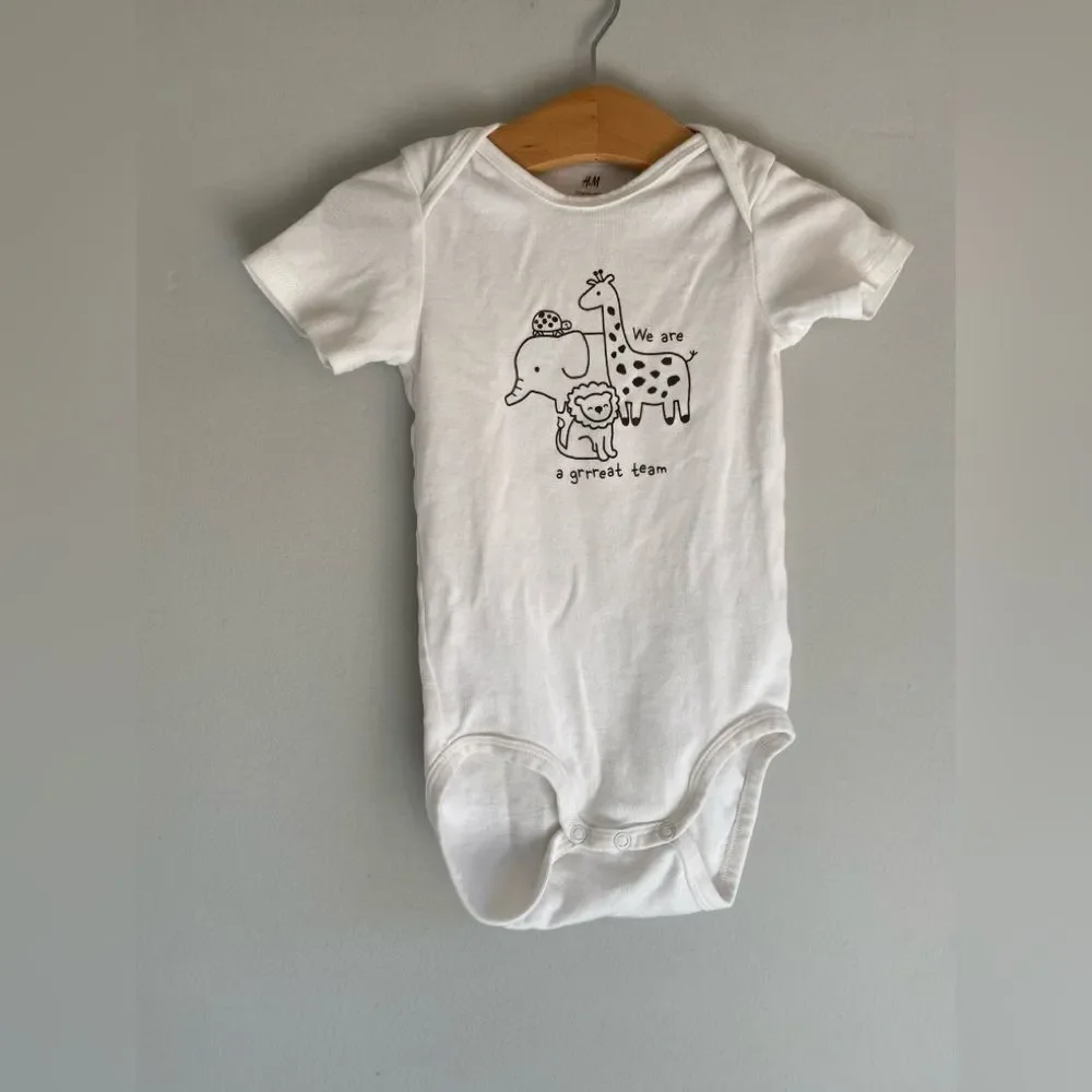 H &M Organic Cotton One Piece short sleeve Bodysuit 2T
